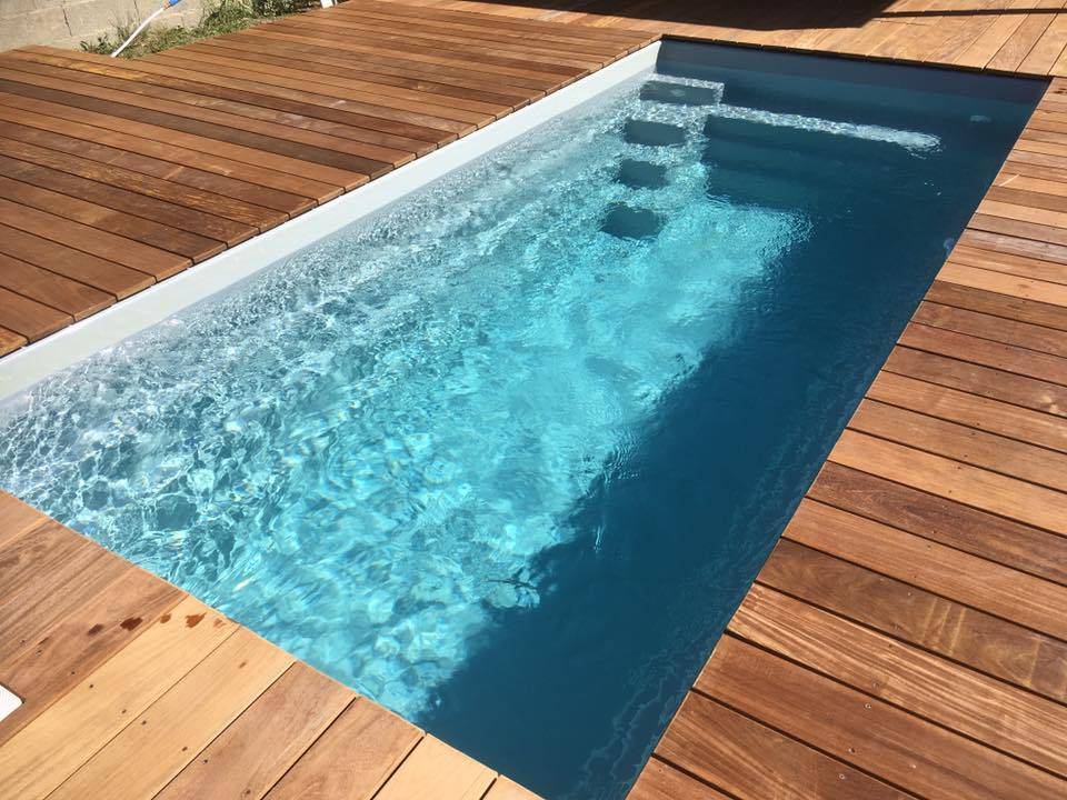 Petite piscine coque polyester fabrication française PRIX PAS CHER